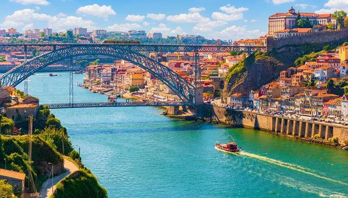Pittoresque vue de Portugal, c'est l'une des meilleurs endroits à visiter en septembre 