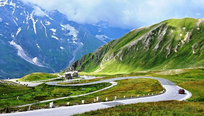 La belle vue de Route Alpine du Grossglockner, c'est l'un des meilleur lieux à visiter en Autriche