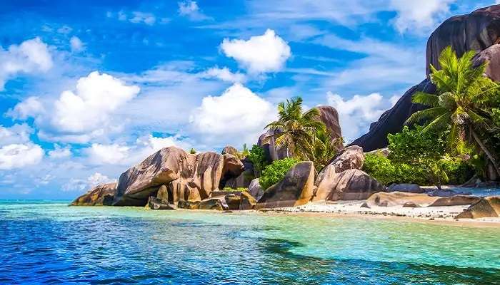 La célèbre plage source d'argent de l'île de La Dique, Seychelles