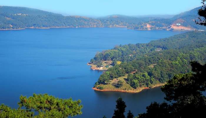 Le lac d'Umian, Shillong, c'est l'une des meilleur lieux à visiter en mars en Inde