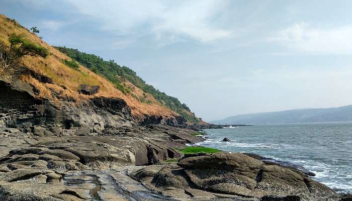 Explorez la belle plage à Shivardham, c'est l'un des meilleures lieux à visiter à Konkan