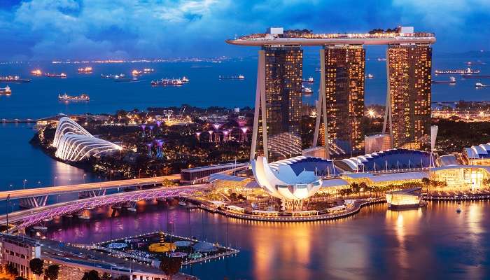 Belle vue nocturne de Singapour, C'est l'une des meilleurs  endroits à visiter en septembre