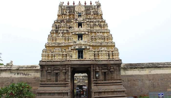 Temple de Jalagandeeswarar, c'est l'une des meilleur lieux à visiter à Yelagiri