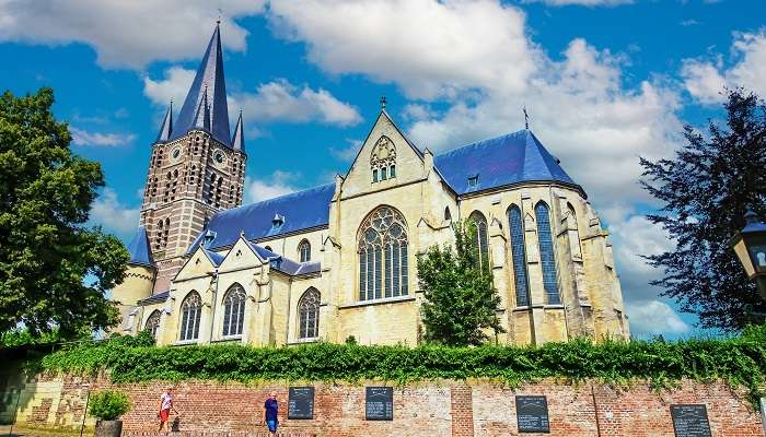 La vue magnifique d'eglise de Abbey, c'est l'une des meilleurs endroits à visiter aux Pays-Bas