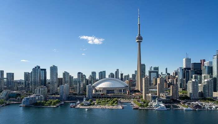 Vue aérienne du centre-ville de Toronto de le lac Ontario