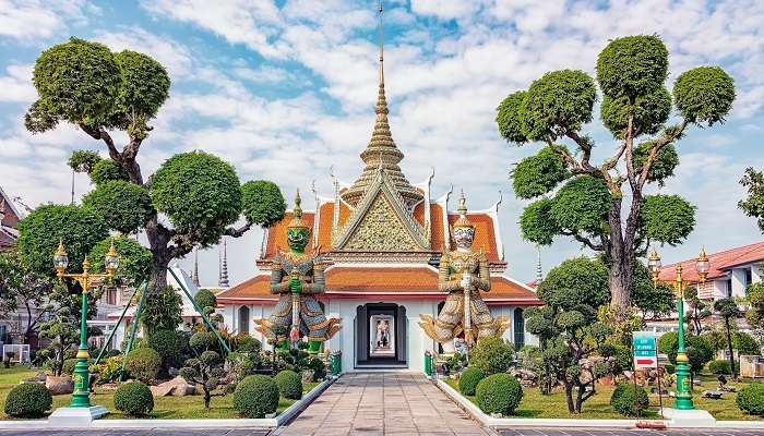 Explorez le temple Wat Arun à Bangkok,