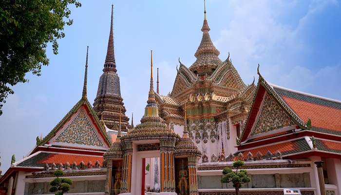 Explorez le magnifique temple Wat Pho, c'est l'une des meilleurs endroits à visiter à Bangkok