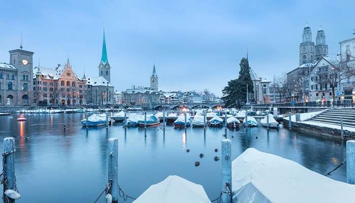 Explorez Zurich, belle ville de Suisse, C'est l'un des meilleur  lieux à visiter en Suisse en hiver