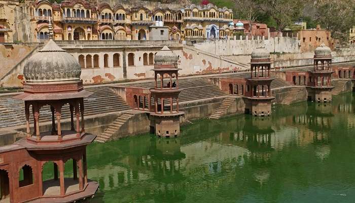 अलवर जयपुर के निकट घूमने के लिए सर्वोत्तम स्थान में से एक है