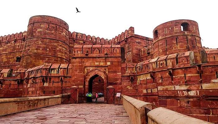 आगरा जयपुर के निकट घूमने के लिए सर्वोत्तम स्थान में से एक है