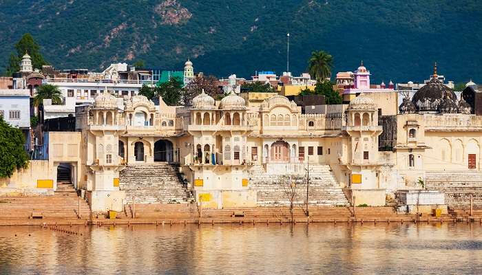 पुष्कर जयपुर के निकट घूमने के लिए सर्वोत्तम स्थान में से एक है