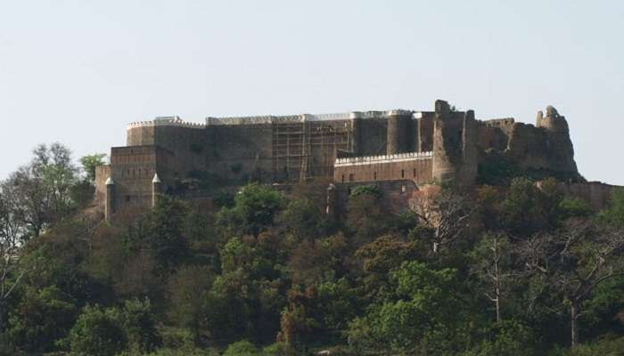 भीमगढ़ किला जम्मू में घूमने के लिए सबसे अच्छी जगहें में से एक है