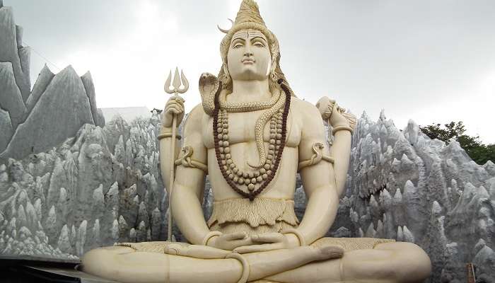 शिव मंदिर बैंगलोर में घूमने के लिए स्थान है