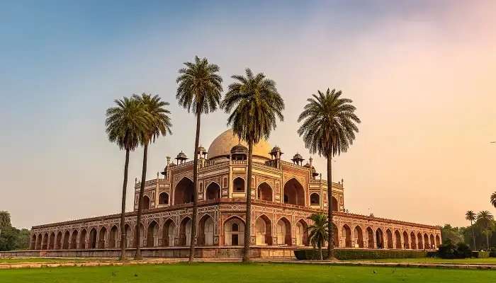 हुमायूँ का मकबरा दिल्ली में रोमांटिक जगहें है