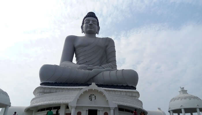 La statue de buddha, c'est l'une des meilleur Lieux à visiter à Andhra Pradesh
