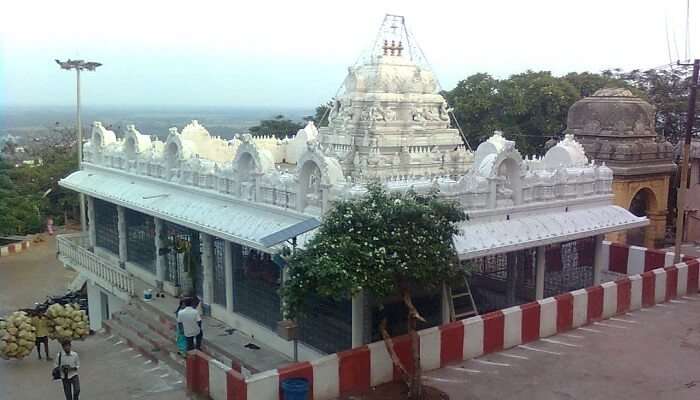 Explorez la temple magnifiques de Annavaram, c'est l'une des meilleur Lieux à visiter à Andhra Pradesh