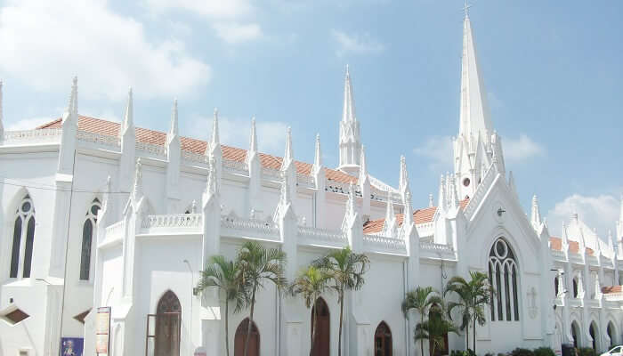 Explorez l'Église San Thome, c'est l'une des meilleur lieux à visiter à Chennai