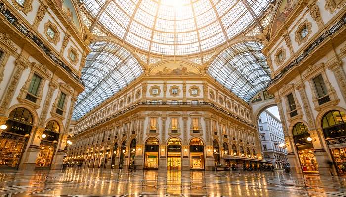 Une vue splendide sur la Galleria Vittorio Emanuele II qui constitue un chef-d'œuvre architectural.