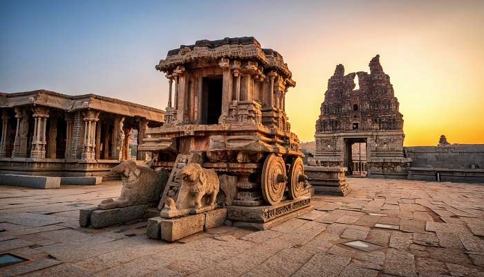 Explorez Vijaya Vitthala Temple, c'est l'une des meilleurs endroits à visiter à Karnataka