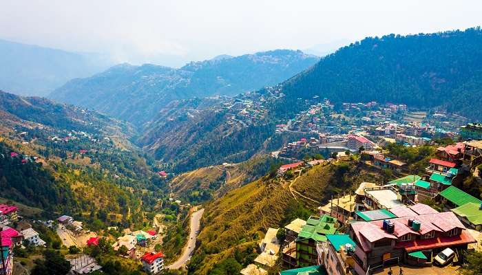 Vue verdoyante sur les montagnes de Mashobra, c'est l'une des meilleur lieux à visiter à l'Himachal Pradesh