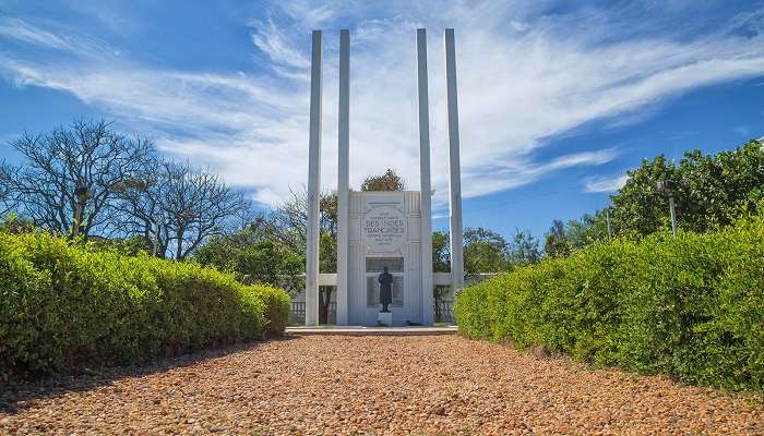 Explorez la Mémorial de guerre français, c'est l'une des meilleur  lieux à visiter à Pondichéry