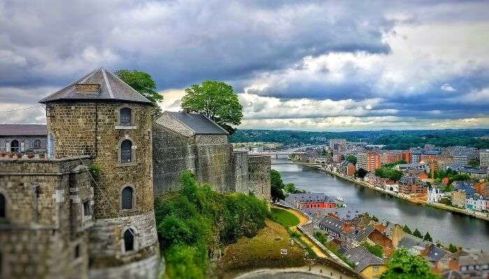 Namur, est la belle endroits a visiter en belgiques 