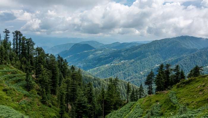 La vue magnifique de montagne  de Shimla ,c'est l'une des meilleur  lieux à visiter à l'Himachal Pradesh