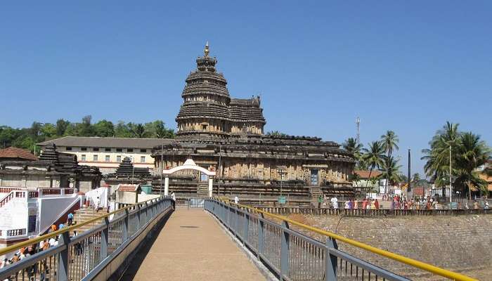 La vue de Temple en Sringeri, c'est l'une des  meilleurs endroits à visiter à Karnataka