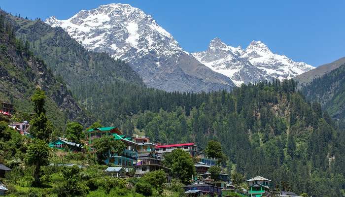 Tosh, le beau village de l'Himachal situé entre les belles montagnes