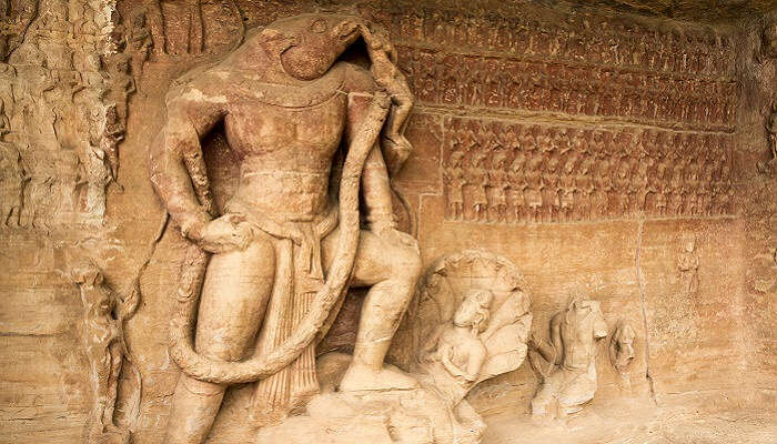 Les grottes d'Udayagiri, avec une sculpture géante de Varaha (Vishnu), sont le meilleur lieu historique de Bhopal, entre autres.