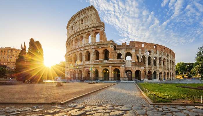 इटली घूमने के लिए पर्यटकों के लिए सबसे प्रसिद्ध स्थान है