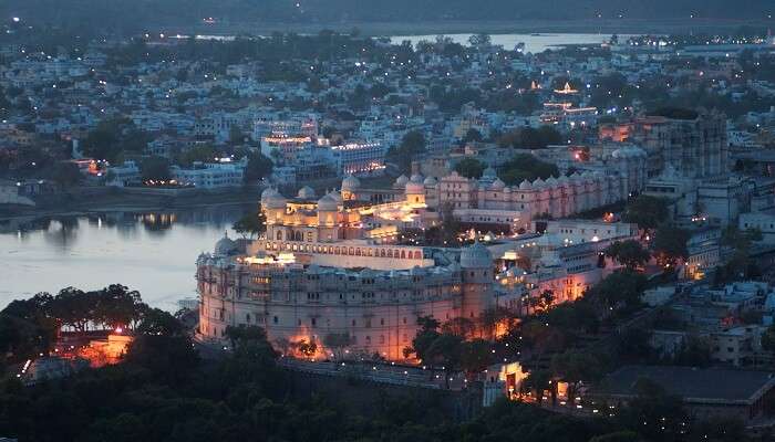 उदयपुर दिसंबर की छुट्टियों के लिए आदर्श स्थान है