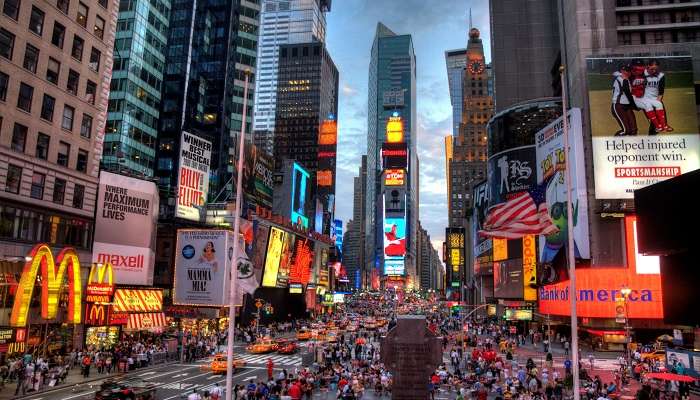न्यूयॉर्क में भोजन और खरीदारी का दृश्य पूरे अमेरिका में प्रसिद्ध है