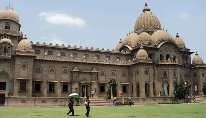 बेलर मठ कोलकाता से सप्ताहांत गंतव्य में घूमने के लिए आदर्श स्थान है