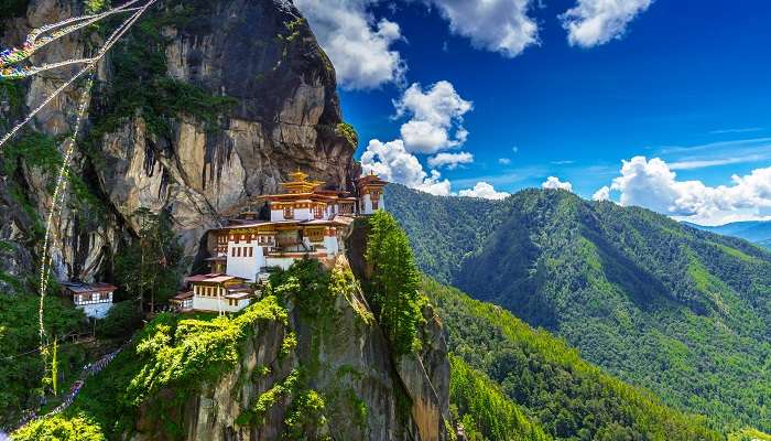 भूटान दुनिया में दिसंबर में घूमने के लिए सबसे अच्छी जगहें है