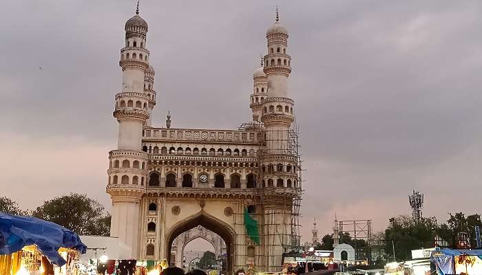 भारत में जनवरी में घूमने के लिए जगहें में से एक हैदराबाद है