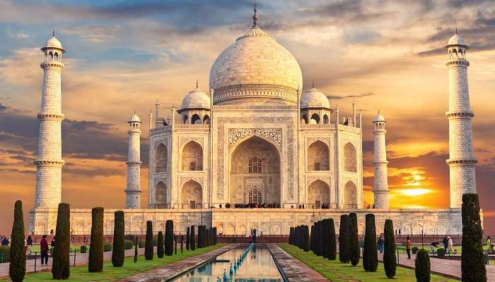 La vue magnifique du coucher du soliel sur le Taj Mahal, c'est l'une des meilleur lieux à visiter en Inde