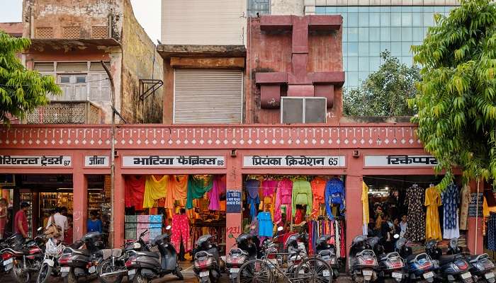 Rendez-vous au Bapu Bazaar pour une virée shopping avec vos proches