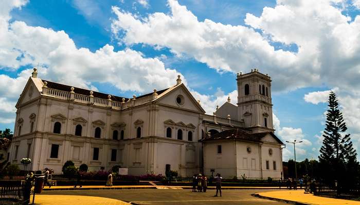 Explorez la Cathédrale Se, c'est l'une des meilleur  endroits à visiter à Goa