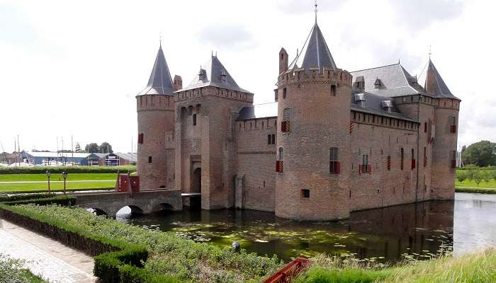 Château de Muiden, c'est l'une des meilleur endroits à visiter à Amsterdam