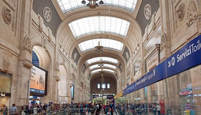 Gare de Milan Centrale, c'est l'une des meilleur  lieux à visiter à Milan