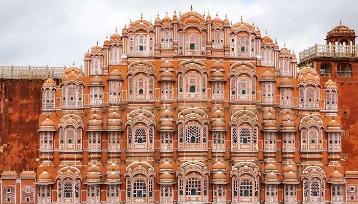 Explorez Hawa Mahal, c'est l'une des meilleur lieux à visiter en Inde