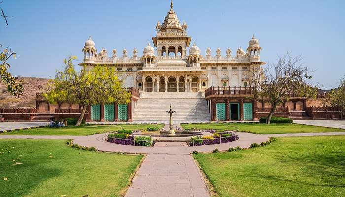 Le cénotaphe en marbre blanc Jaswant Thada est l'un des meilleurs endroits à visiter au Rajasthan en 3 jours