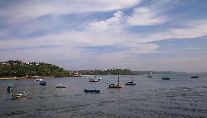 La plage de Dona Paula, c'est l'une des meilleur  endroits à visiter à Goa