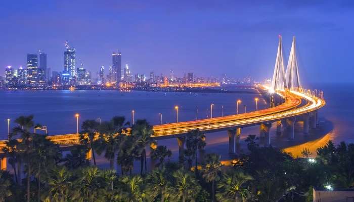Le belle vue nocturne de Mumbai, c'est l'une des meilleur lieux à visiter en Inde