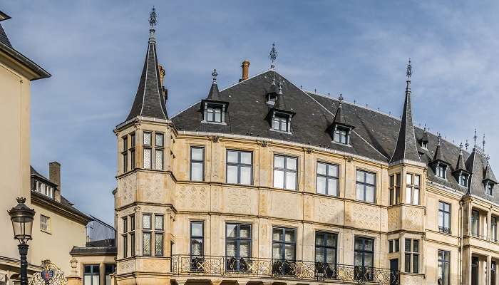Palais grand-ducal, c'est l'une des meilleur  endroits à visiter à Luxembourg