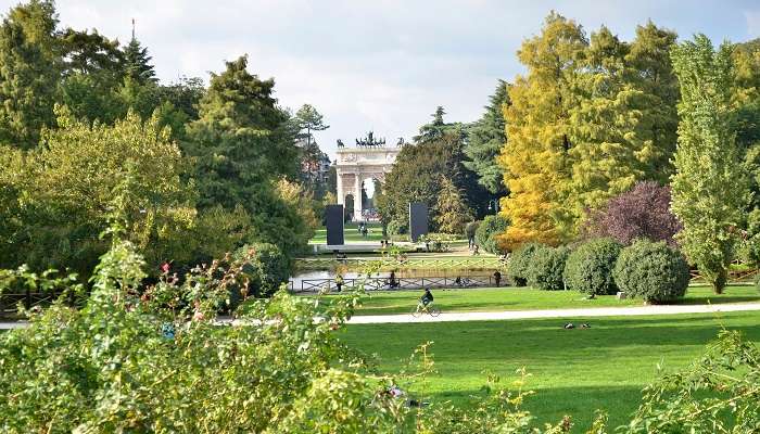 Parc Sempione, c'est l'une des  meilleur lieux à visiter à Milan