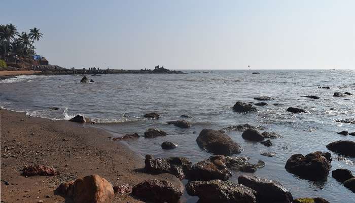 Plage d'Anjuna, c'est l'une des lieux célèbres à visiter à Goa