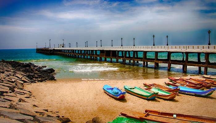 Pondicherry,  la vue de la plage, c'est l'une des meilleur  endroits touristiques à Tamil Nadu