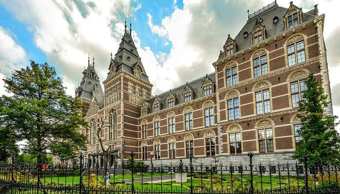 Rijksmuseum, c'est l'une des meilleur  lieux  à visiter à Amsterdam
